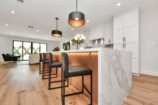 571 N Post Oak Ln, Houston, TX 77024 - Photo 9