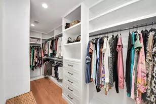 571 N Post Oak Ln, Houston, TX 77024 - Photo 29