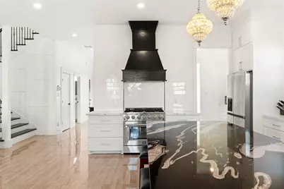 124 N 2nd Street, La Porte, TX 77571 - Photo 11