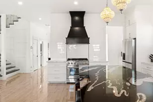 124 N 2nd St, La Porte, TX 77571 - Photo 11