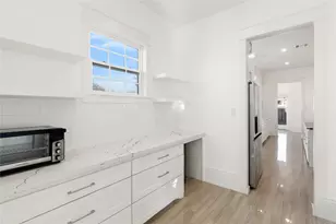 124 N 2nd St, La Porte, TX 77571 - Photo 13