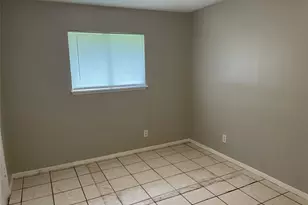 8915 Reamer St, Houston, TX 77074 - Photo 5