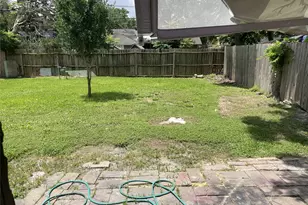 8915 Reamer St, Houston, TX 77074 - Photo 11