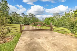 1881 NE Clayton St, Dayton, TX 77535 - Photo 47