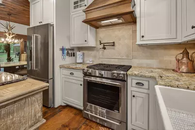 1881 NE Clayton Street, Dayton, TX 77535 - Photo 13