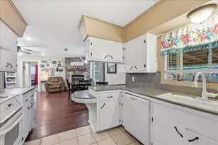 1833 W Decker Ave, Orange, NH 77632 - Photo 7