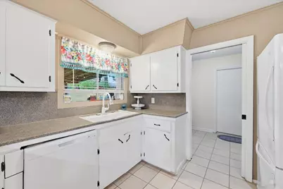 1833 W Decker Avenue, Orange, NH 77632 - Photo 9