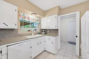 1833 W Decker Ave, Orange, NH 77632 - Photo 9