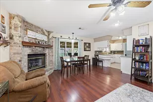 1833 W Decker Ave, Orange, NH 77632 - Photo 5