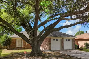 2205 Buchanan Dr, Baytown, TX 77520 - Photo 3