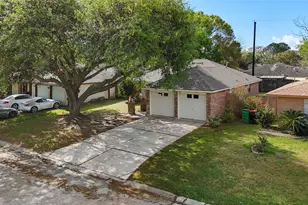 2205 Buchanan Dr, Baytown, TX 77520 - Photo 5