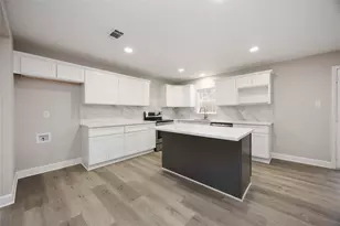 11302 White Gate Ln, Houston, TX 77067 - Photo 19