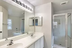 38 Blue Creek Pl, The Woodlands, TX 77382 - Photo 11
