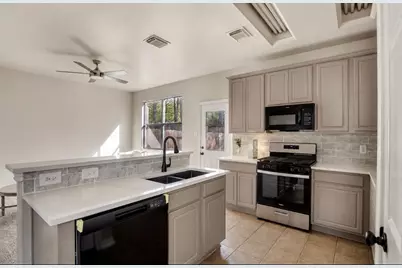 38 Blue Creek Place, The Woodlands, TX 77382 - Photo 3
