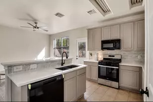 38 Blue Creek Pl, The Woodlands, TX 77382 - Photo 3
