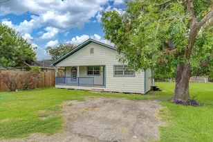612 Harvey St, Clute, TX 77531 - Photo 3
