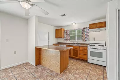 612 Harvey Street, Clute, TX 77531 - Photo 9