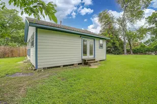 612 Harvey St, Clute, TX 77531 - Photo 27