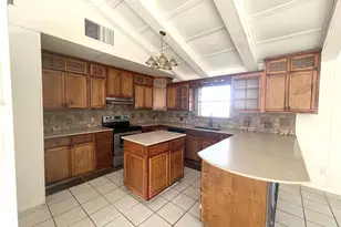 204 Meadowview Dr, El Campo, TX 77437 - Photo 9