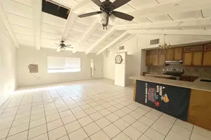 204 Meadowview Dr, El Campo, TX 77437 - Photo 5