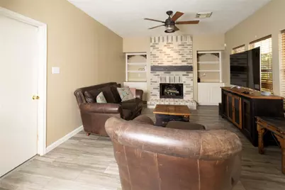 1015 Highland Woods Drive, Highlands, TX 77562 - Photo 7