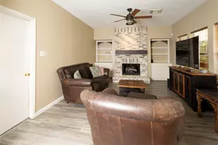 1015 Highland Woods Dr, Highlands, TX 77562 - Photo 7