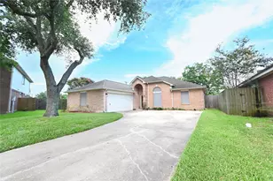203 Colony Creek Dr, Dickinson, TX 77539 - Photo 1