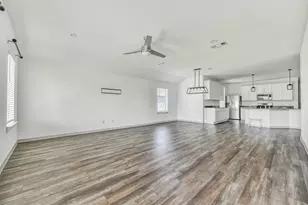 1004 Great Barracuda Ln, Alvin, TX 77511 - Photo 7