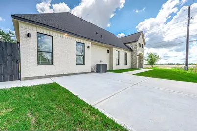 8903 Milby St, Needville, TX 77461 - Photo 5