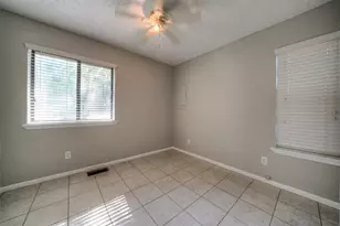 25 Shady Oak Ln, Panorama Village, TX 77304 - Photo 15