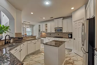 18 Wyckham Circle, The Woodlands, TX 77382 - Photo 11