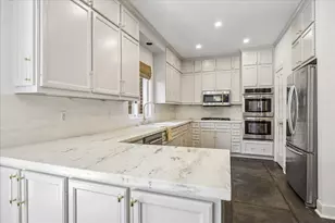40 Hackberry Ln, Houston, TX 77027 - Photo 11