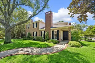 40 Hackberry Ln, Houston, TX 77027 - Photo 1