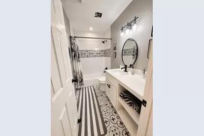 2043 Des Jardines Street, Houston, TX 77023 - Photo 5