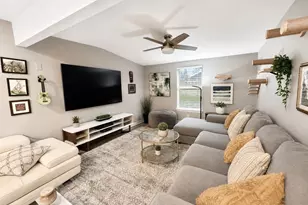 2043 Des Jardines St, Houston, TX 77023 - Photo 5