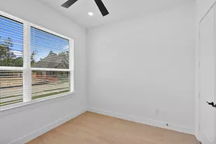 16019 Mahogany Mist Dr, Conroe, TX 77302 - Photo 11