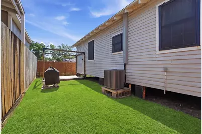 2115 26th Street, Galveston, TX 77550 - Photo 25