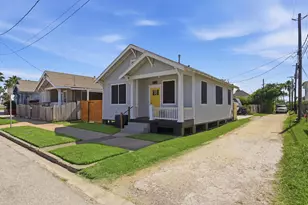 2115 26th St, Galveston, TX 77550 - Photo 31