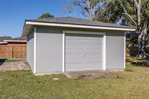 1108 18th Street N, Nederland, TX 77627 - Photo 9