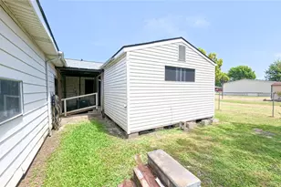 2116 Allen Ln, Baytown, TX 77521 - Photo 3