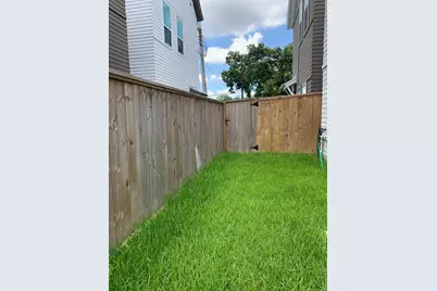 7506 Carver Road #B, Houston, TX 77088 - Photo 11