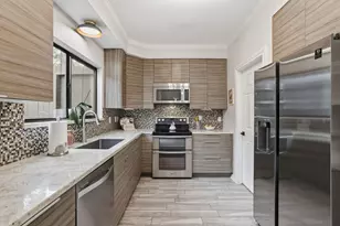 701 Bering Dr, Houston, TX 77057 - Photo 9