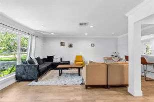 10058 Cedardale Dr, Houston, TX 77055 - Photo 7