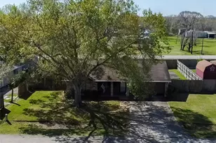 2306 Heather St, Highlands, TX 77562 - Photo 5