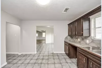 9413 Arden Court, Houston, TX 77033 - Photo 15