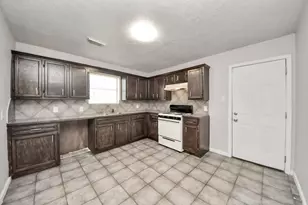 9413 Arden Ct, Houston, TX 77033 - Photo 13