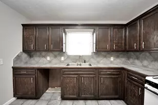 9413 Arden Ct, Houston, TX 77033 - Photo 19