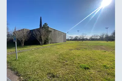 120 Silverbell Circle, Lake Jackson, TX 77566 - Photo 3