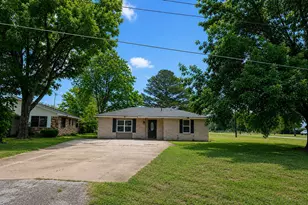 1230 1st St, Hempstead, TX 77445 - Photo 1