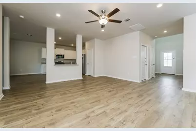 16435 Honeysuckle Hill Drive, Conroe, TX 77303 - Photo 5